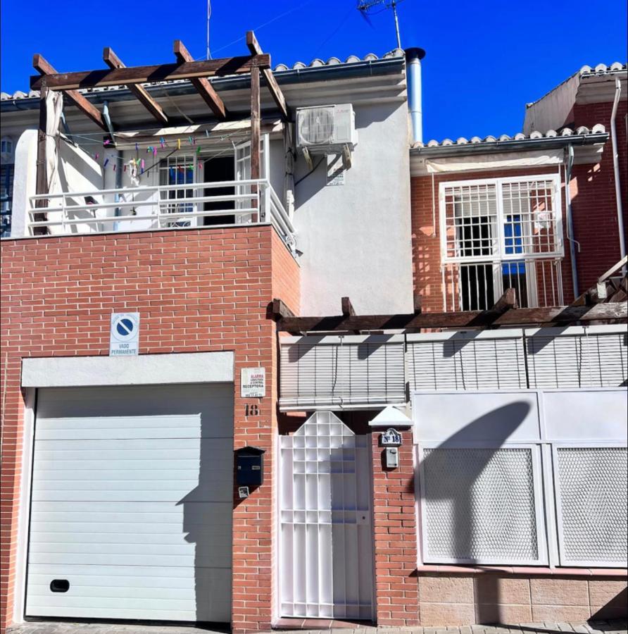 Casa Ideal Familias Y Grupos Con Balcones Exterior Soleada Patios Cerca Alhambra, Sierra Nevada, Rio Genil, Lancha Del Genil, Parque Llano Y Reloj Del Sol Con Barbacoas, Campo De Futbol, Circuito Gimnasia Apartamento Granada Exterior foto