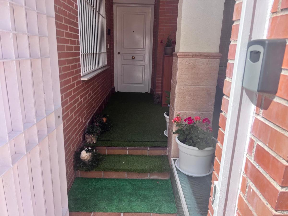 Casa Ideal Familias Y Grupos Con Balcones Exterior Soleada Patios Cerca Alhambra, Sierra Nevada, Rio Genil, Lancha Del Genil, Parque Llano Y Reloj Del Sol Con Barbacoas, Campo De Futbol, Circuito Gimnasia Apartamento Granada Exterior foto