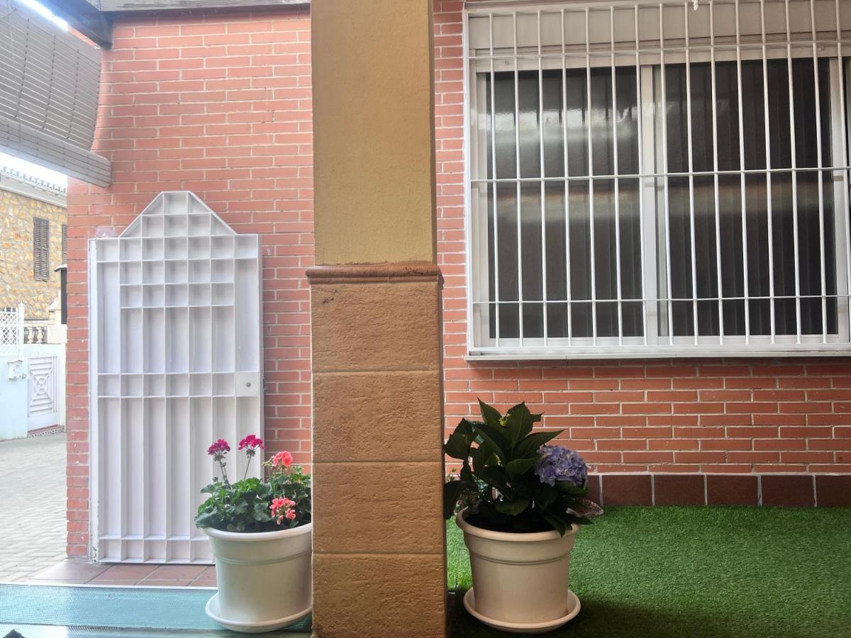 Casa Ideal Familias Y Grupos Con Balcones Exterior Soleada Patios Cerca Alhambra, Sierra Nevada, Rio Genil, Lancha Del Genil, Parque Llano Y Reloj Del Sol Con Barbacoas, Campo De Futbol, Circuito Gimnasia Apartamento Granada Exterior foto