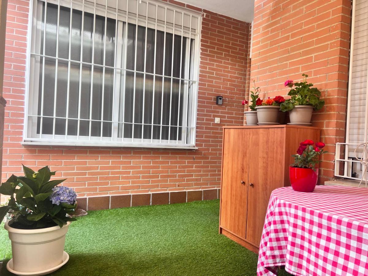 Casa Ideal Familias Y Grupos Con Balcones Exterior Soleada Patios Cerca Alhambra, Sierra Nevada, Rio Genil, Lancha Del Genil, Parque Llano Y Reloj Del Sol Con Barbacoas, Campo De Futbol, Circuito Gimnasia Apartamento Granada Exterior foto
